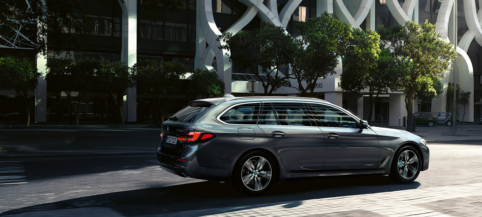BMW 5 Touring, G31 BMW 5 Touring, G31, Facelift 2020, Sophisto szürke, oldalnézet
