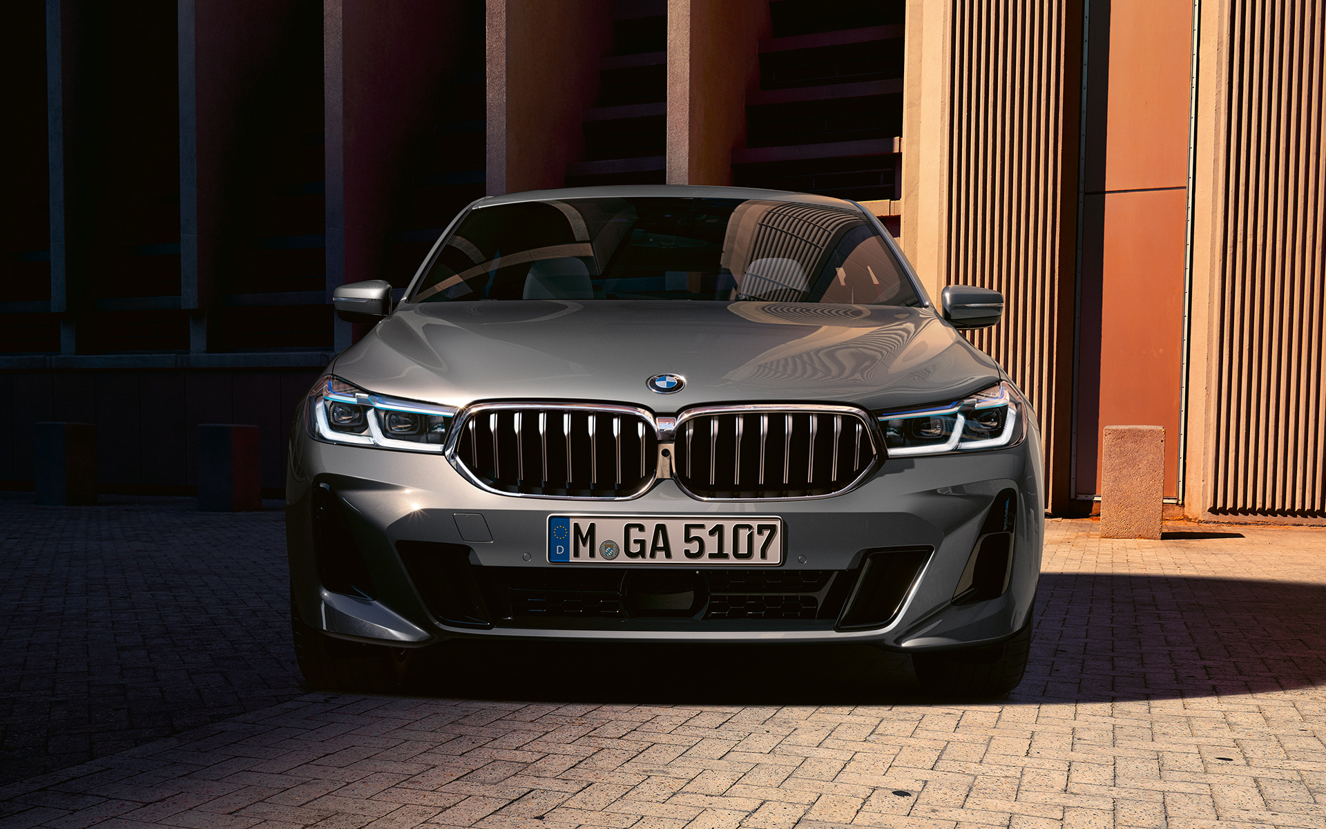 Elölnézet, BMW 6 Gran Turismo, G32, 2020 Orrdizájn, BMW 6 Gran Turismo, 640i xDrive, G32, 2020, egy Bernina szürke fényezésű autó elölnézetből