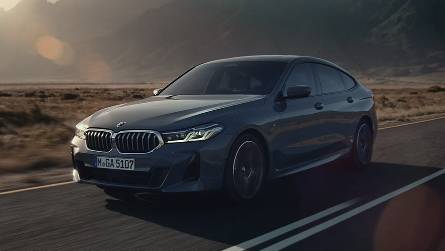 Külső, BMW 6 Gran Turismo, G32, 2020 BMW 6 Gran Turismo, 640i xDrive, G32, 2020, egy Bernina szürke autó felülnézetből