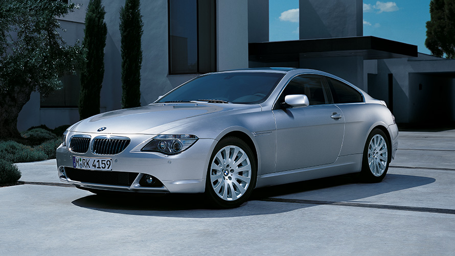BMW 6 Coupé (E63), egy álló autó rézsútos oldalnézetből BMW 6 Coupé (E63), egy álló autó rézsútos oldalnézetből