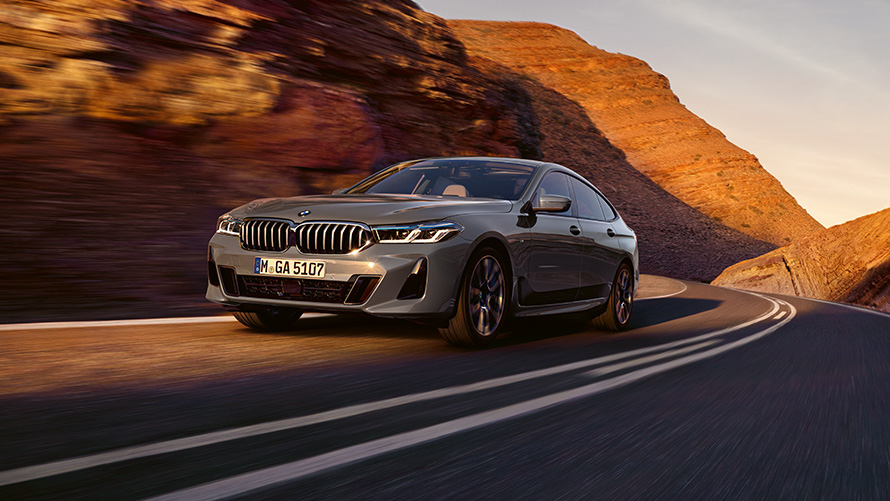 BMW 6 Gran Turismo (G32), egy álló autó rézsútos elölnézetből BMW 6 Gran Turismo (G32), egy álló autó rézsútos elölnézetből