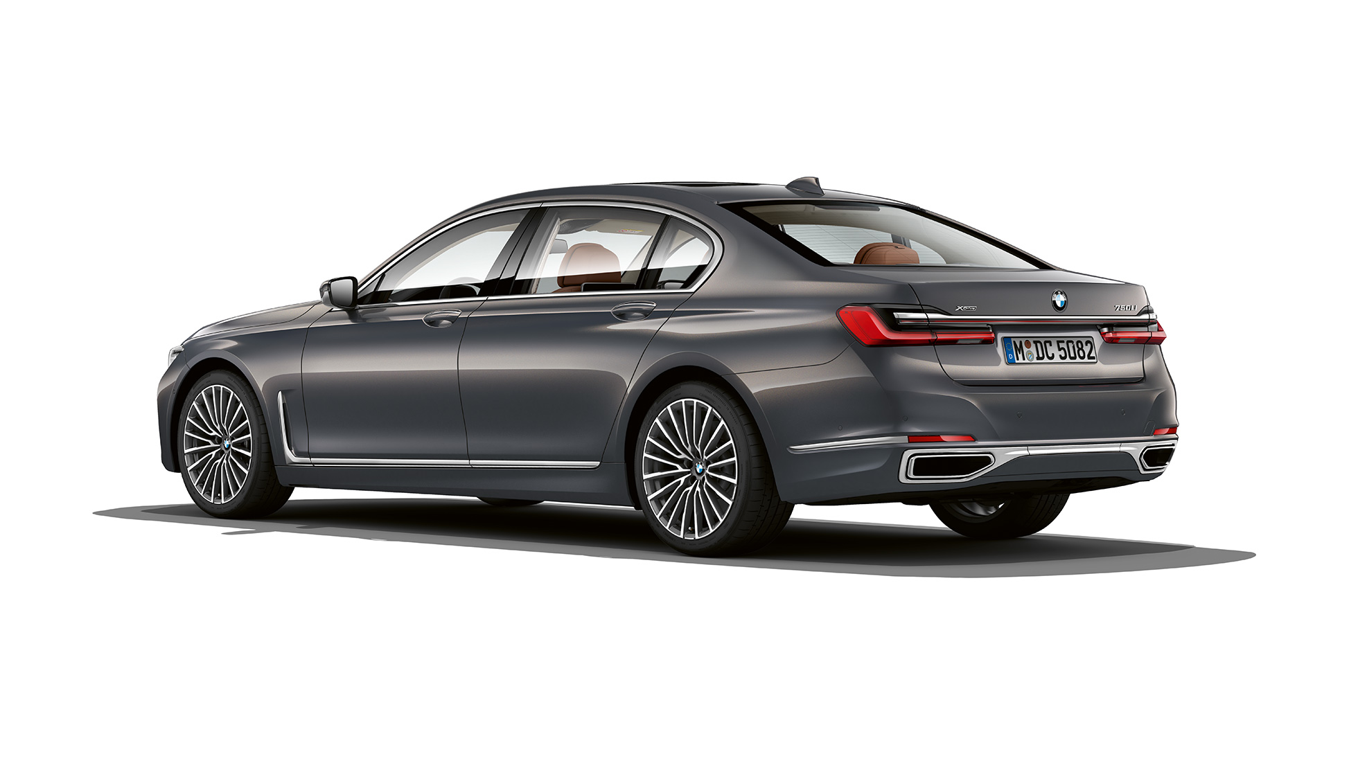 Egy Exterior Design Pure Excellence felszereltségű BMW 7-es Limousine, háromnegyedes hátulnézet Egy Exterior Design Pure Excellence felszereltségű, szürke BMW 7-es Limousine háromnegyedes hátulnézetből