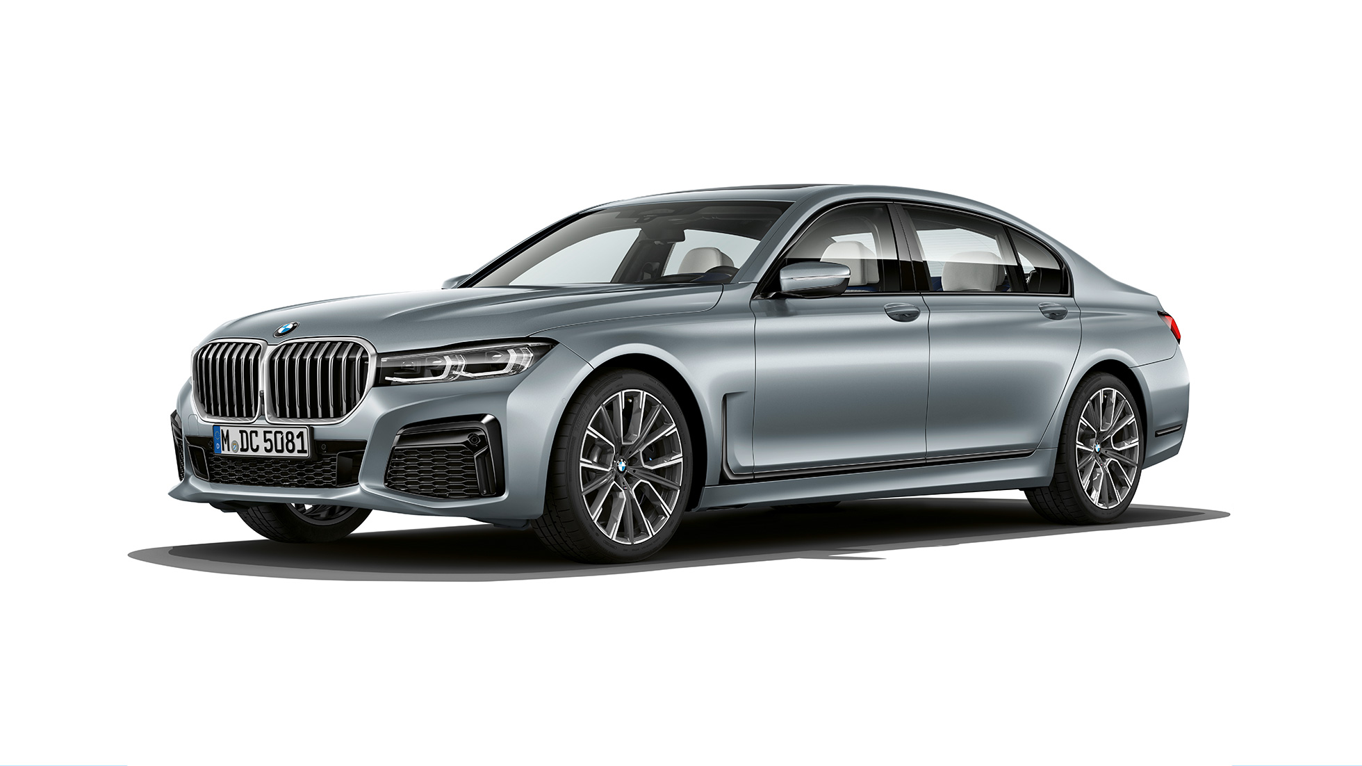 Egy M Sport csomagos BMW 7-es Limousine, háromnegyedes elölnézet Egy M Sport csomaggal ellátott, Frozen Bluestone metálfényezésű BMW 7 Limousine háromnegyedes elölnézetből