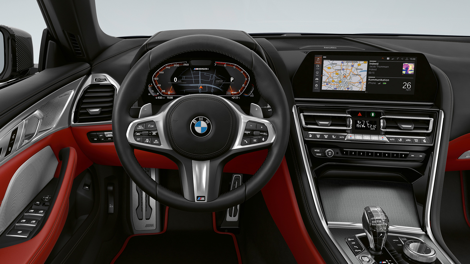BMW M850i xDrive, Karbonfekete metál, műszerfal az M bőrkormánnyal. BMW M850i xDrive, Karbonfekete metál, műszerfal az M bőrkormánnyal.