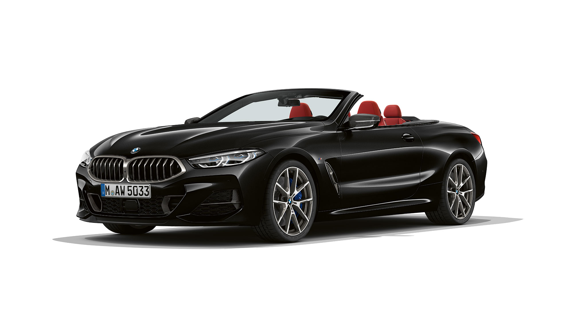 BMW M850i xDrive, Karbonfekete metál, háromnegyedes elölnézet. BMW M850i xDrive, Karbonfekete metál, háromnegyedes elölnézet.