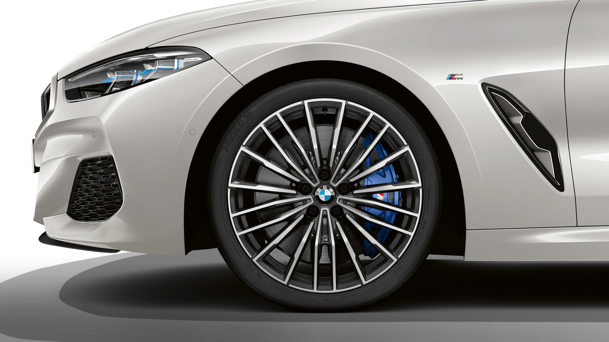 BMW M850i xDrive, 20” könnyűfém keréktárcsák, multiküllős 729 M. BMW M850i xDrive, 20” könnyűfém keréktárcsák, multiküllős 729 M.