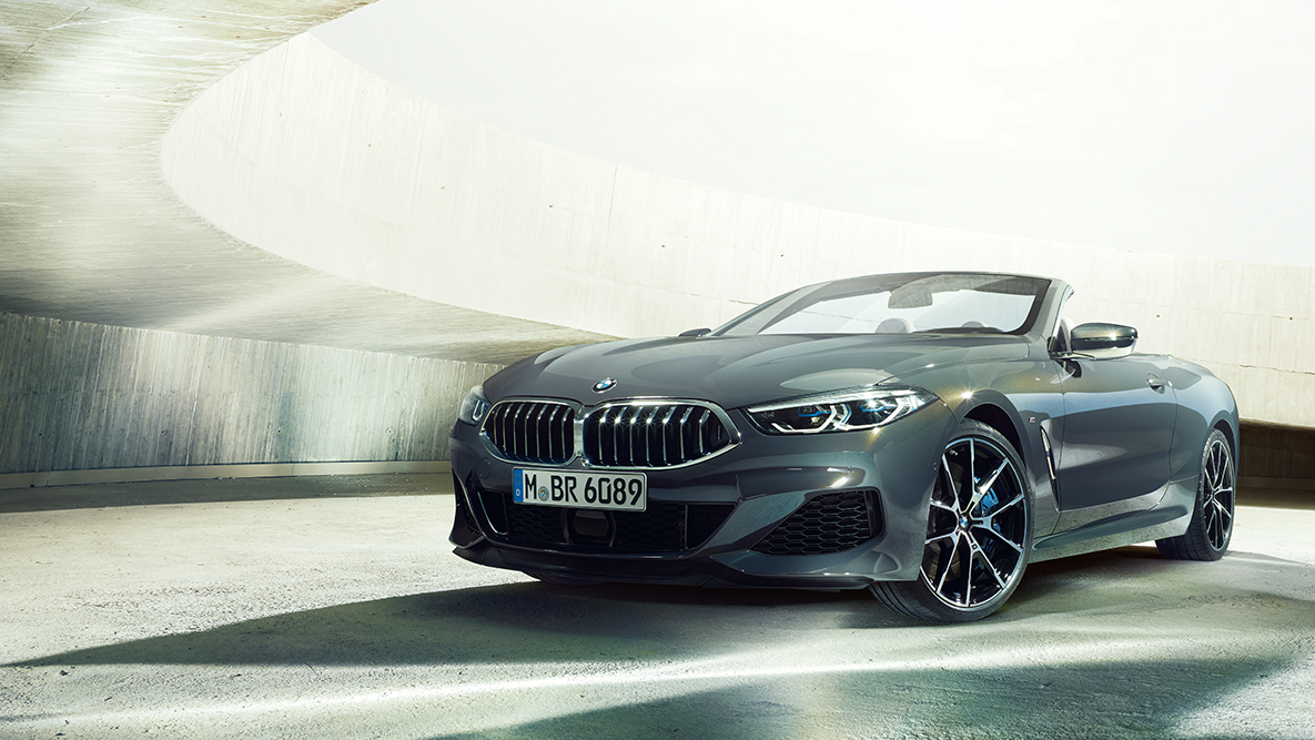 BMW M850i xDrive, Dravit szürke metál, háromnegyedes jobb oldali előnézet. BMW M850i xDrive, Dravit szürke metál, háromnegyedes jobb oldali előnézet.