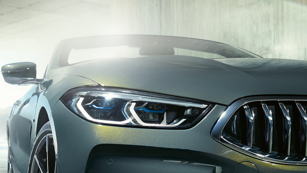BMW M850i xDrive, Dravit szürke metál, orr-rész, BMW Lézervilágítás, bal. BMW M850i xDrive, Dravit szürke metál, orr-rész, BMW Lézervilágítás, bal.