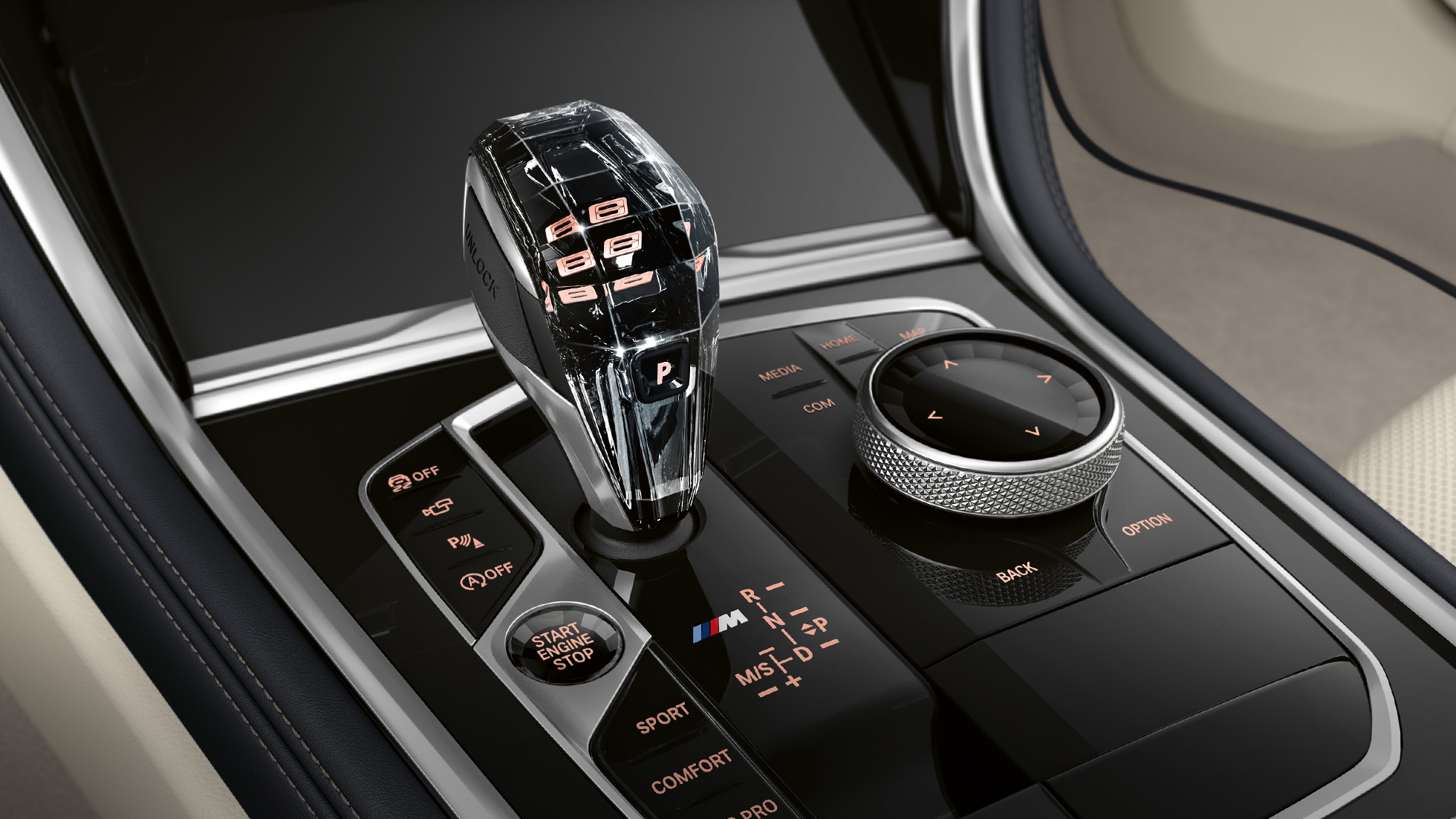 „CraftedClarity” metszett üveg díszítőelemek BMW 8-as Gran Coupé, „CraftedClarity” metszett üveg díszítőelemek