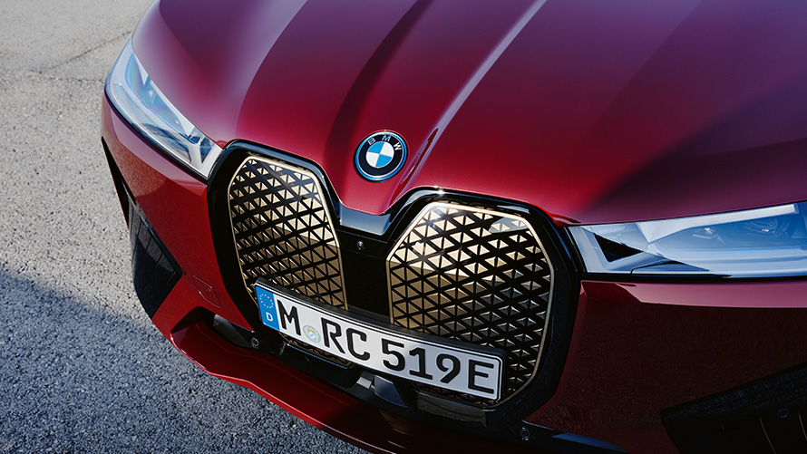 BMW iX, i20, elektromos SUV, BMW iX, xDrive50, Shy Tech BMW iX, i20, 2021, elektromos SUV, BMW iX, xDrive50, Aventurin vörös, elölnézet, BMW vesék, Shy Tech