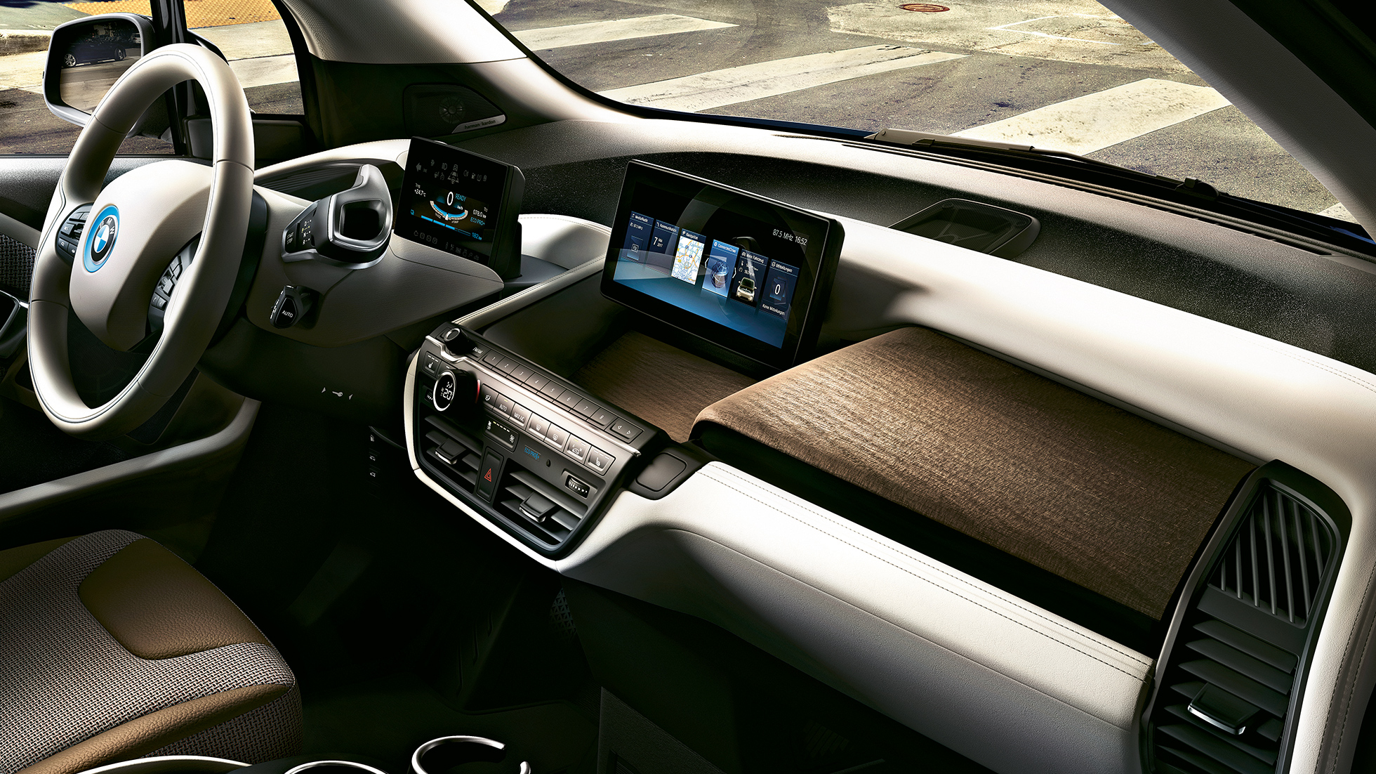 BMW i3, 2018, belső tér BMW i3, 2018, belső tér, központi kijelző