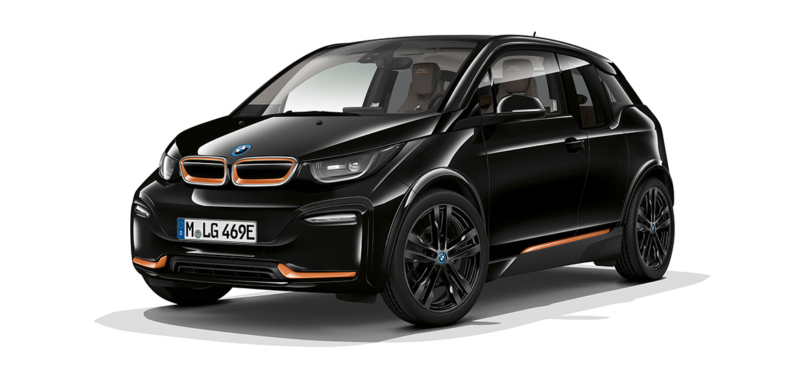 BMW i3s RoadStyle Edition, rézsútos elölnézet BMW i3s RoadStyle Edition, 2019, i01, Fluid fekete E-Copper kiemeléssel, rézsútos elölnézet