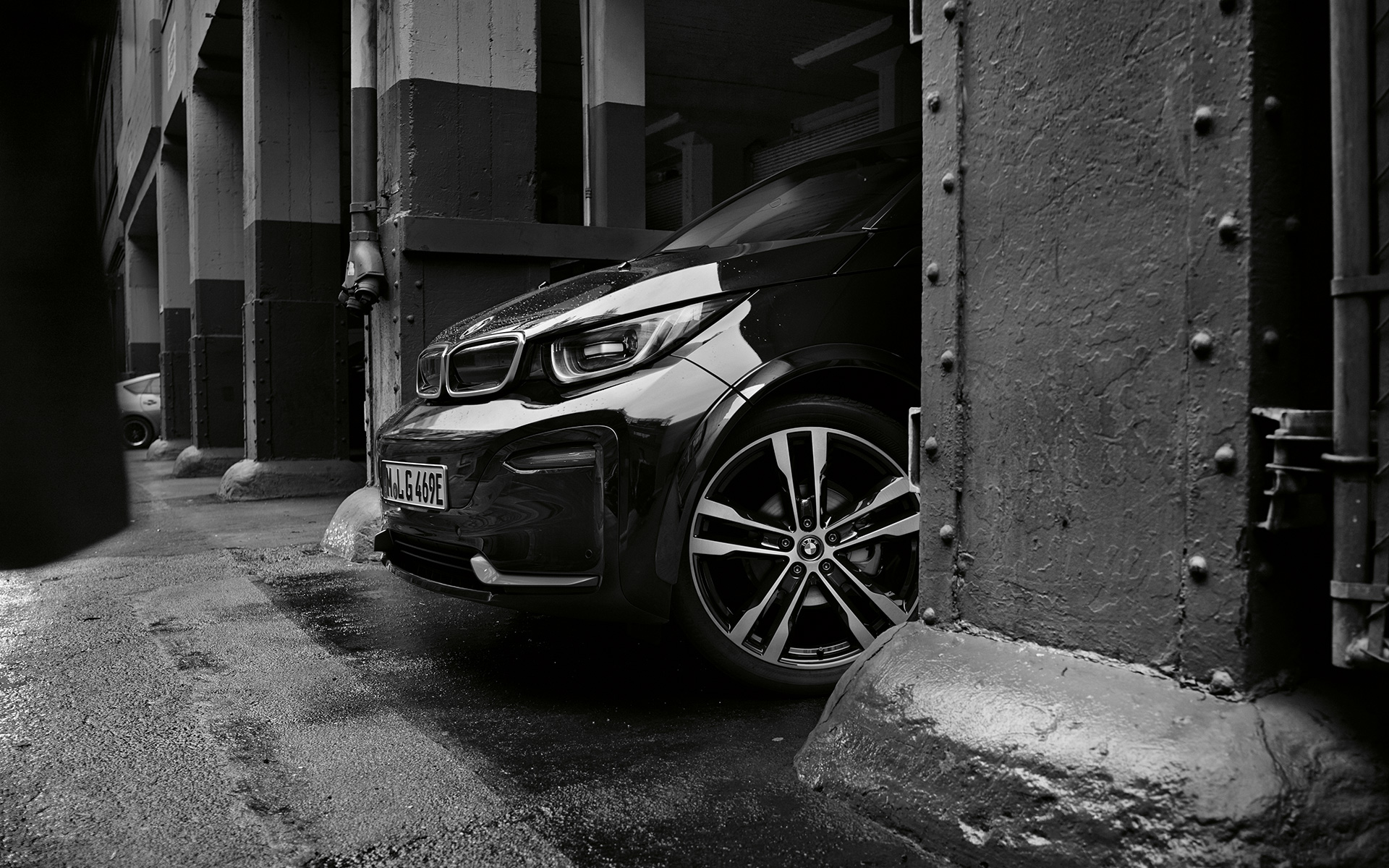 BMW i3s, i01, 2018, elülső oldalnézet BMW i3s, I01, 2018, BMW i kék kiemeléssel ellátott Fluid fekete fényezés, elülső oldalnézet