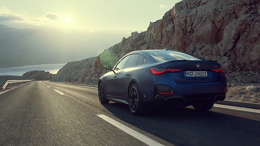 Videó a tisztán elektromos meghajtású BMW i4 M50 sportosságáról, G26, 2021 Videó a tisztán elektromos meghajtású BMW i4 M50 sportosságáról, G26, 2021