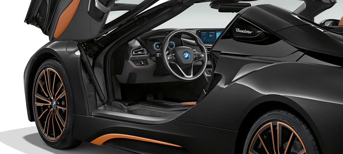 Szárnyas ajtók, BMW i8 Roadster Ultimate Sophisto Edition Nyitott szárnyas ajtók, BMW i8 Roadster Ultimate Sophisto Edition, Sophisto szürke