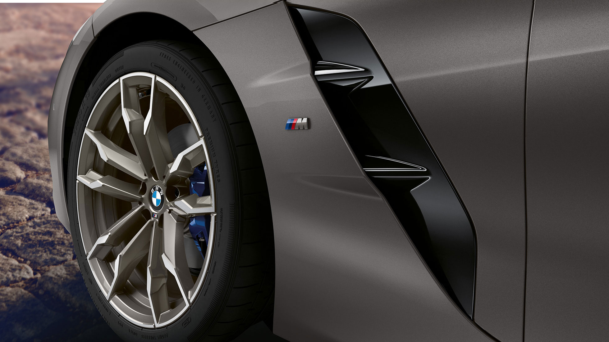 Könnyűfém keréktárcsa, BMW Z4 M40i, G29 Könnyűfém keréktárcsa, BMW Z4 Roadster M40i, G29, 2019, BMW Individual Frozen szürke metál, a kerék és az Air Breather közelről