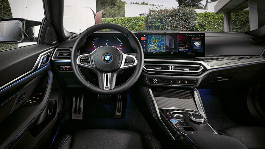 BMW i4 M50, G26, 2021, belső tér, vezetőhely, a műszerfal és a középkonzol