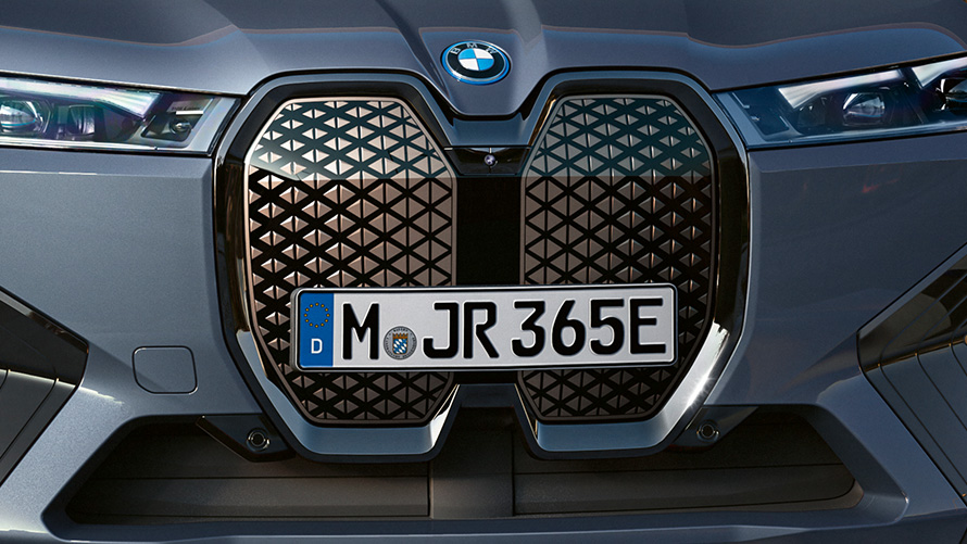 Shy Tech, BMW vesék, BMW iX M60, i20, 2022, elektromos SUV, BMW Individual Storm Bay metál BMW iX M60, i20, 2022, elektromos SUV, BMW Individual Storm Bay metál, elölnézet, függőleges BMW vesék, Shy Tech