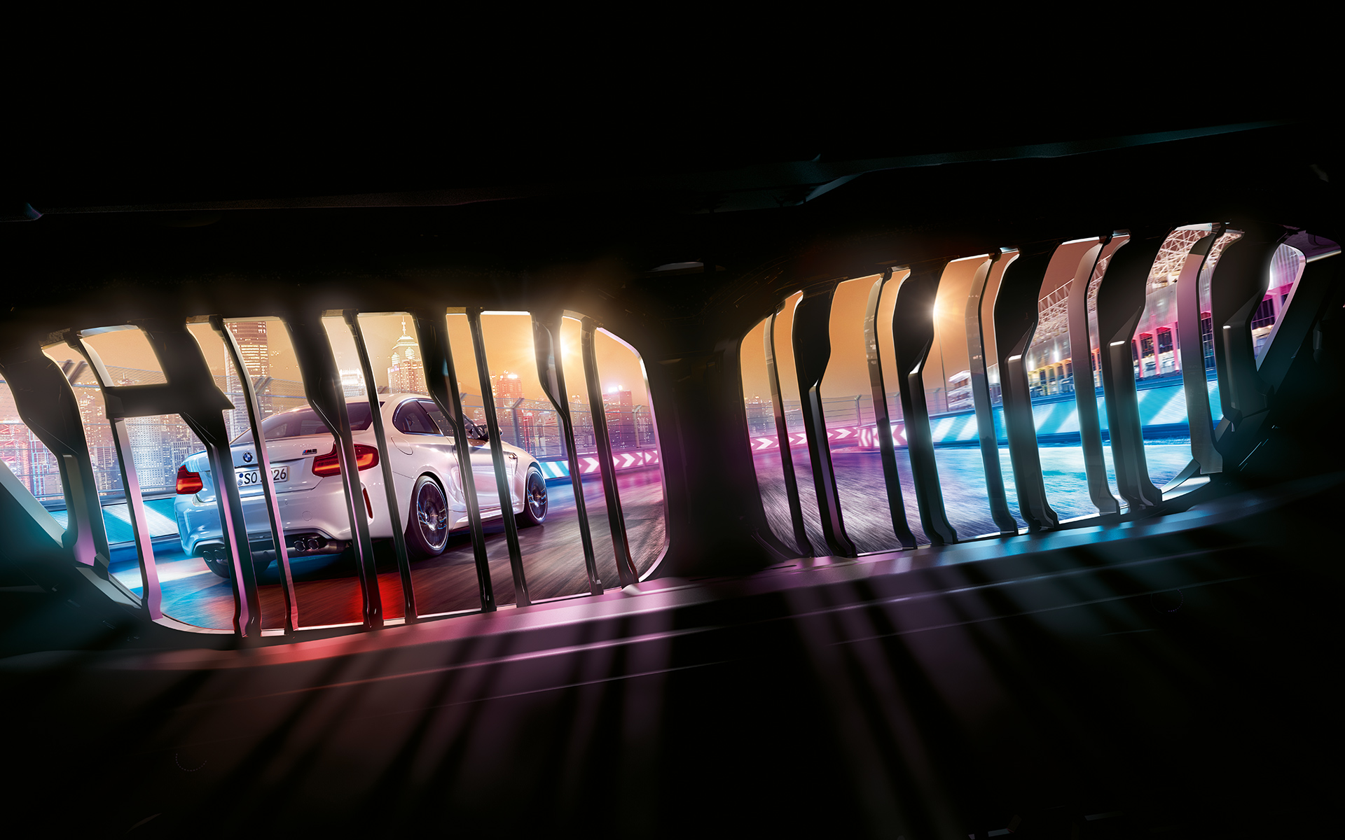 A BMW M2 Competition veséi Pillantás félprofilból egy, az éjszakai versenypályán száguldó BMW M2 Competitionre.