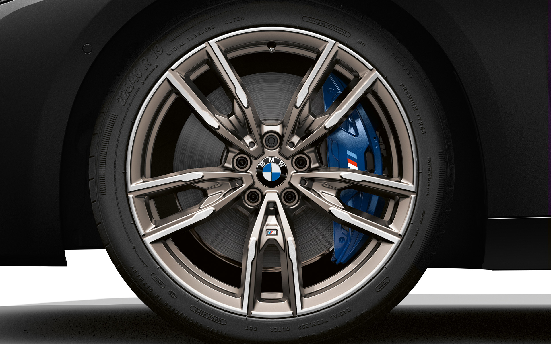 BMW M240i, G42, M Sport fékrendszer, sötétkék metál M Sport fékrendszer, sötétkék metálfényezésű féknyereg, BMW M240i, G42