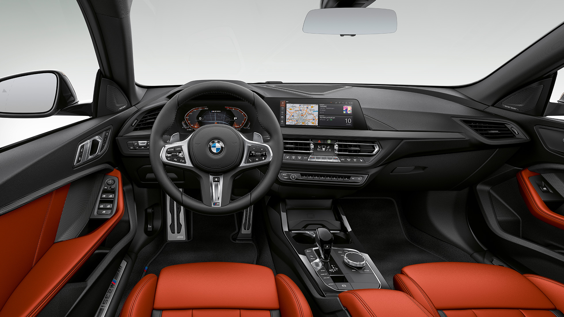 Műszerfal, BMW M235i xDrive Gran Coupé Vezetőorientált műszerfal, BMW M235i xDrive Coupé, 2020, F44, belső tér