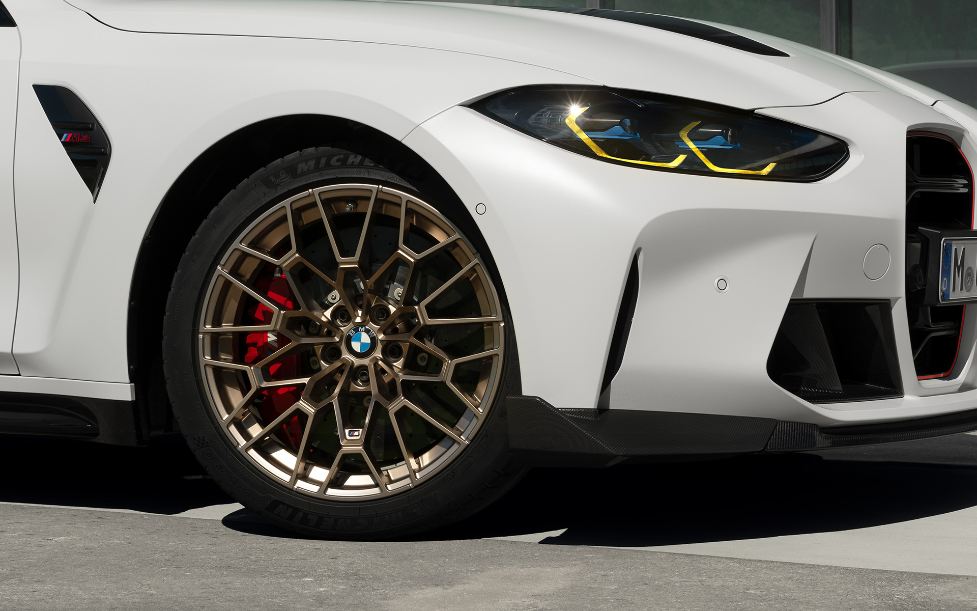 Kovácsolt könnyűfém keréktárcsák (exkluzív CS-dizájnnal) pályagumikkal, BMW M3 CS, G80 BMW M3 CS, G80, (exkluzív CS-dizájnnal rendelkező) kovácsolt könnyűfém keréktárcsák pályagumikkal