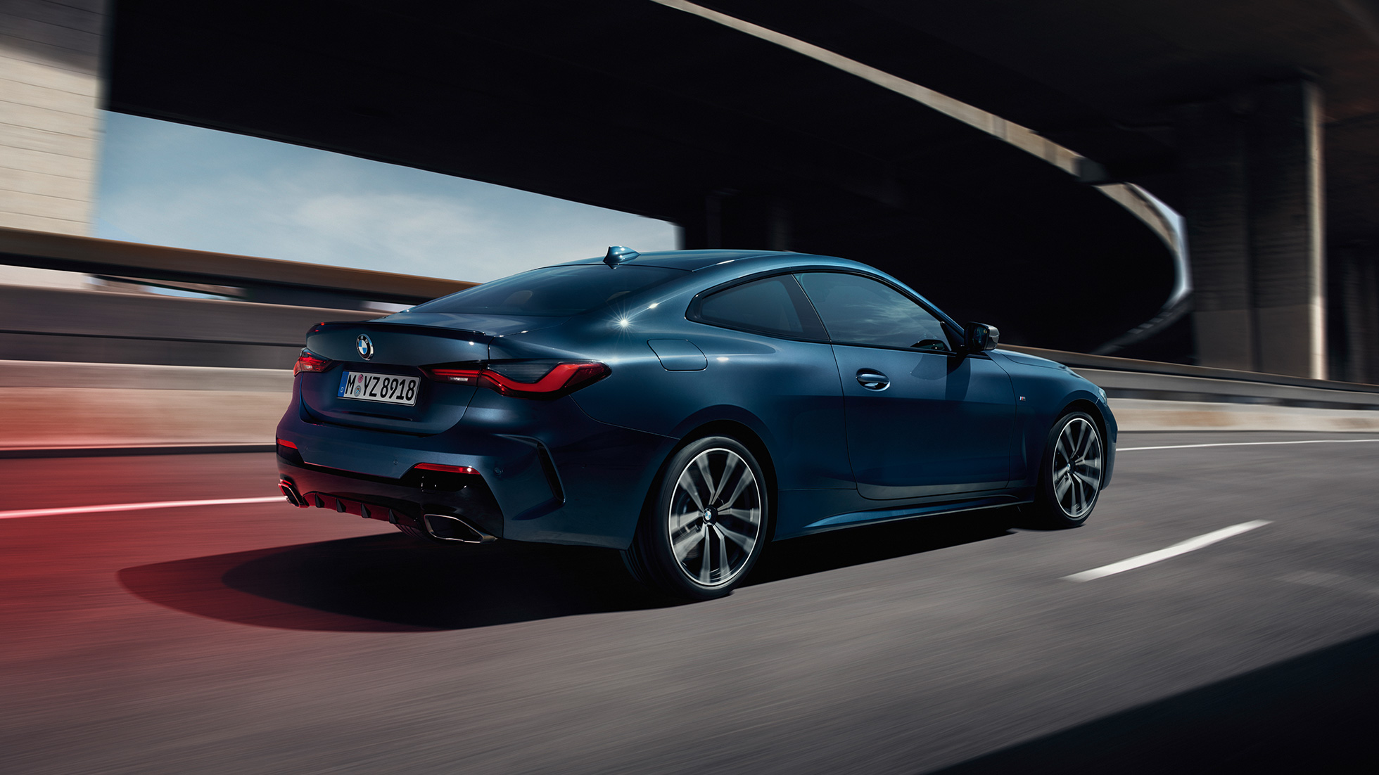 Rézsútos hátulnézet, BMW M440i xDrive Coupé, G22, 2020 BMW M440i xDrive Coupé, Arctic Race kék metál, G22, 2020, rézsútos oldalnézet