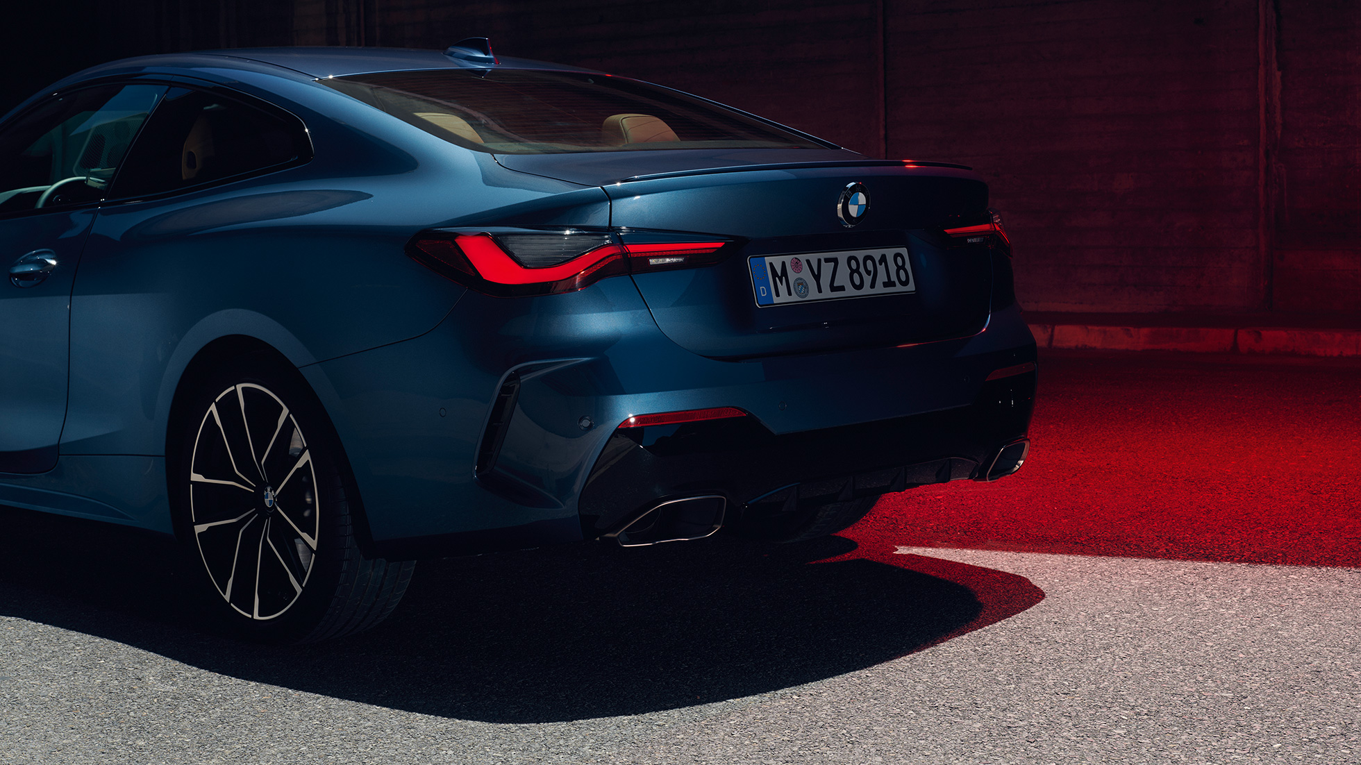 Rézsútos hátulnézet, hátsó lámpák, BMW M440i xDrive Coupé, G22, 2020 BMW M440i xDrive Coupé, Arctic Race kék metál, G22, 2020, rézsútos hátulnézet, hátsó lámpák