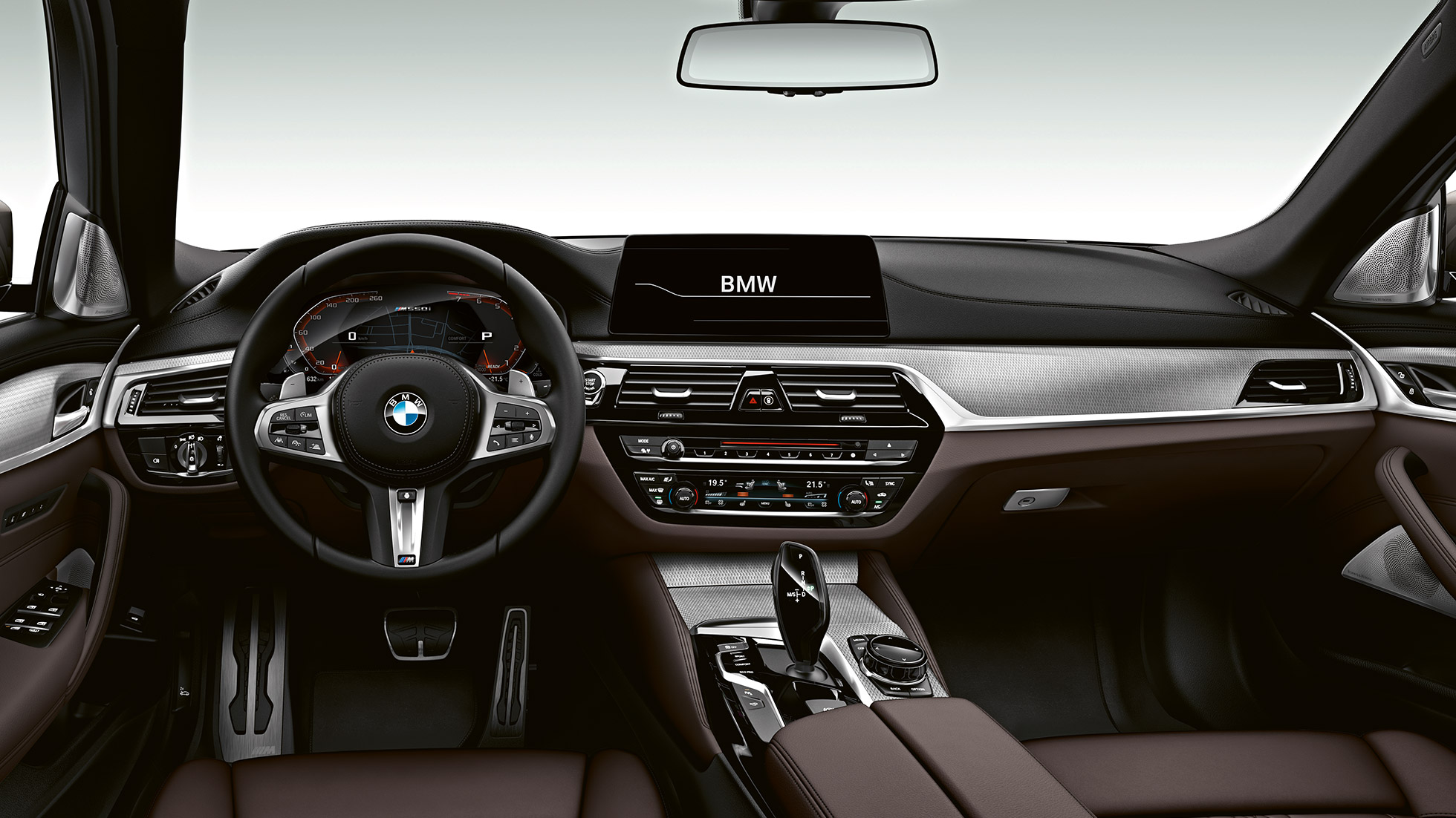 Belső dizájn. BMW M550i és BMW M550d, műszerfal.