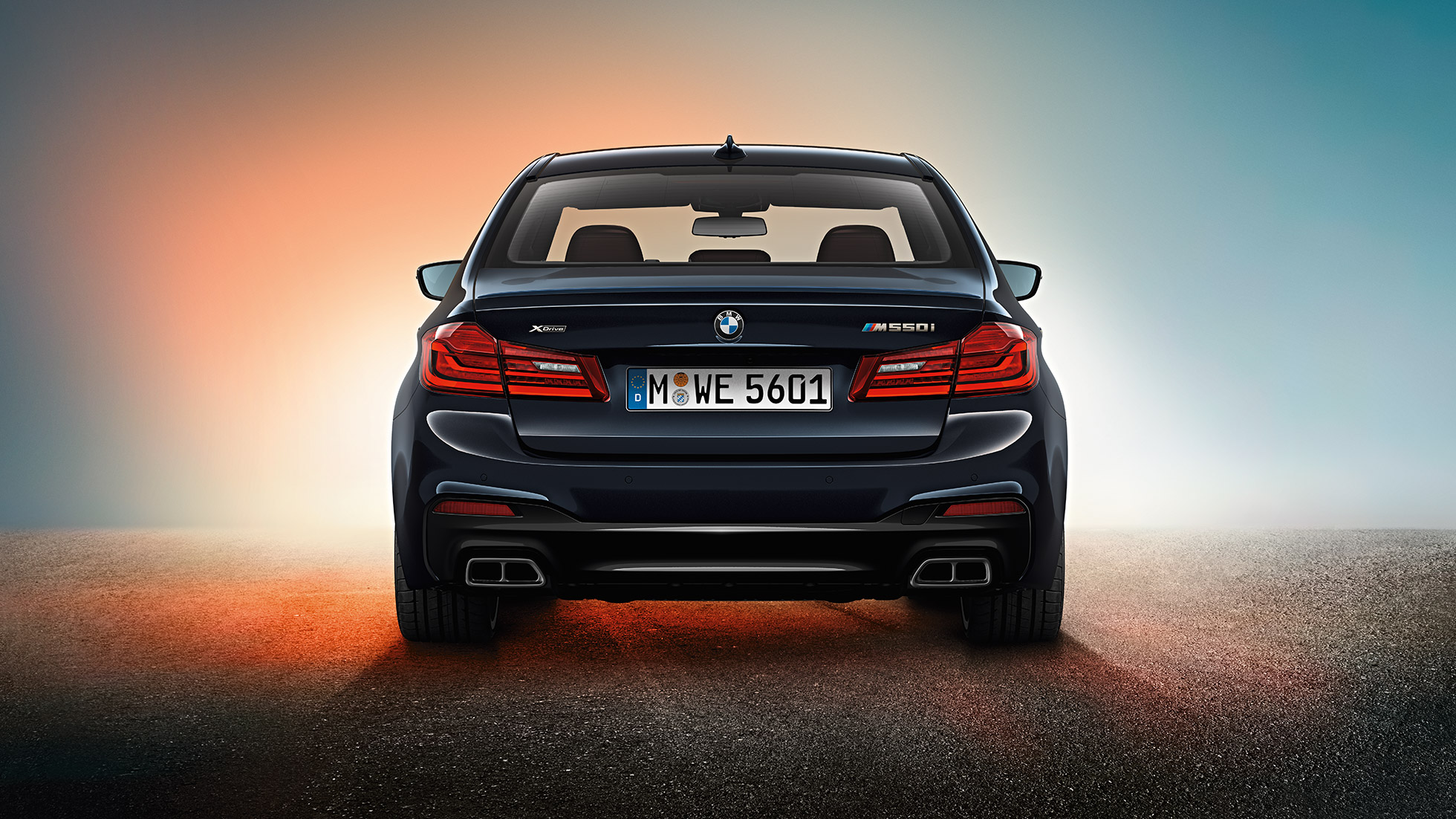 A farrész dizájnja. BMW M550i és BMW M550d, dizájn, hátulnézet.