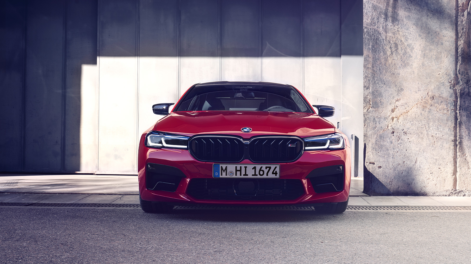Elölnézet a dupla vesével, BMW M5 Competition, F90 LCI, Facelift 2020 Elölnézet az új dupla vesével, BMW M5 Competition, F90 LCI, Facelift 2020, BMW Individual Imola vörös, elölnézet