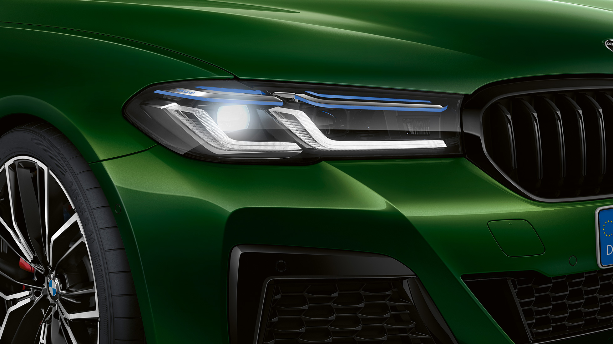BMW Individual Shadow Line lámpák, BMW M550i xDrive Limousine, G30 LCI, Facelift 2020 BMW Individual Shadow Line lámpák, BMW M550i xDrive Limousine, G30 LCI, Facelift 2020, BMW Individual Verde Ermes metál, közeli elölnézet