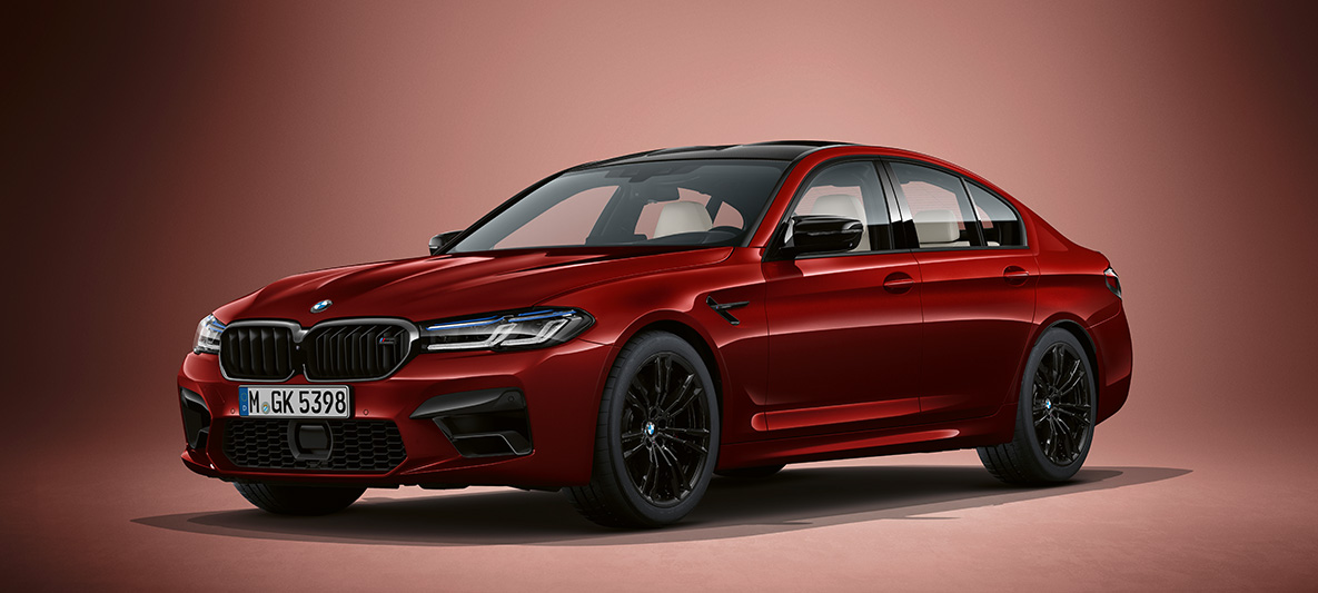 BMW Individual, BMW M5 Limousine, F90 LCI, Facelift 2020, Aventurin vörös metál, rézsútos elölnézet BMW Individual, BMW M5 Limousine, F90 LCI, Facelift 2020, Aventurin vörös metál, rézsútos elölnézet