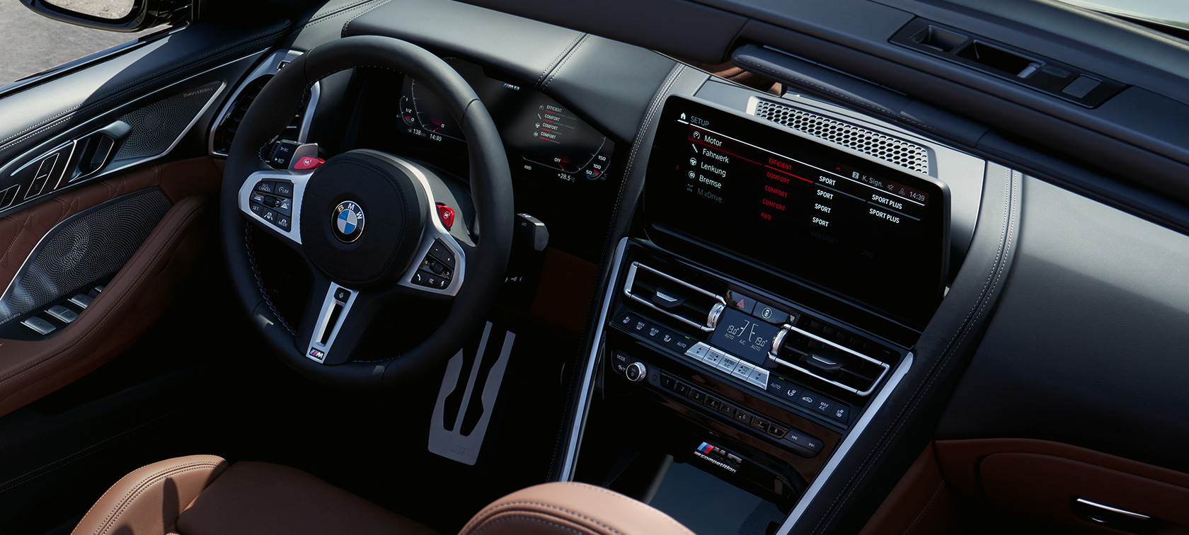 BMW M8 Competition Cabrio, F91 LCI, Facelift 2022, vezetőhely, központi kijelző BMW M8 Competition Cabrio, F91 LCI, Facelift 2022, vezetőhely, központi kijelző