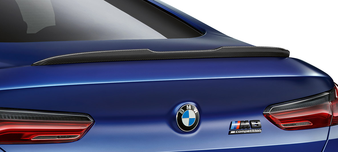 Karbon hátsó légterelő. BMW M8 Competition Coupé, az M Carbon külső csomagba tartozó hátsó légterelő.