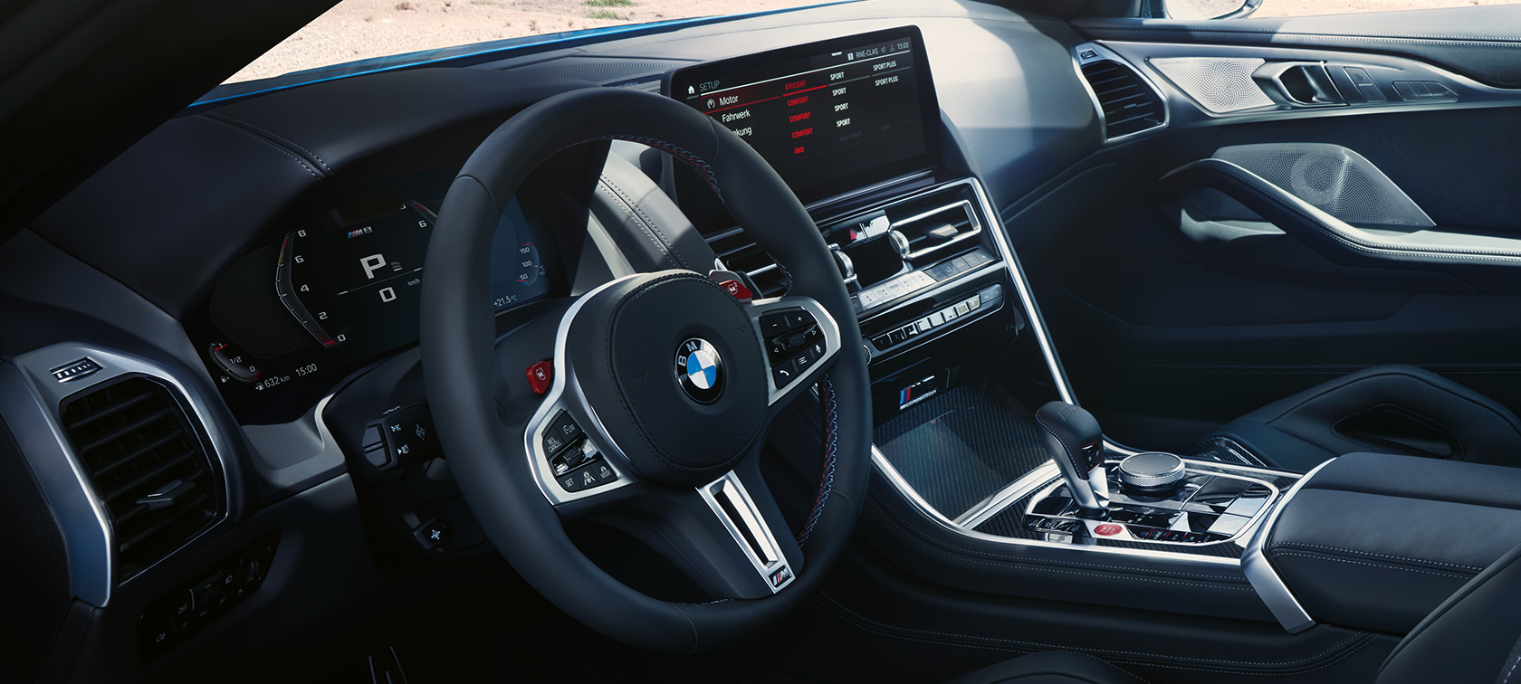 M bőrkormány, BMW M8 Competition Coupé, F92 LCI, Facelift 2022, műszerfal BMW M8 Competition Coupé, F92 LCI, Facelift 2022, központi kijelző, M bőrkormány
