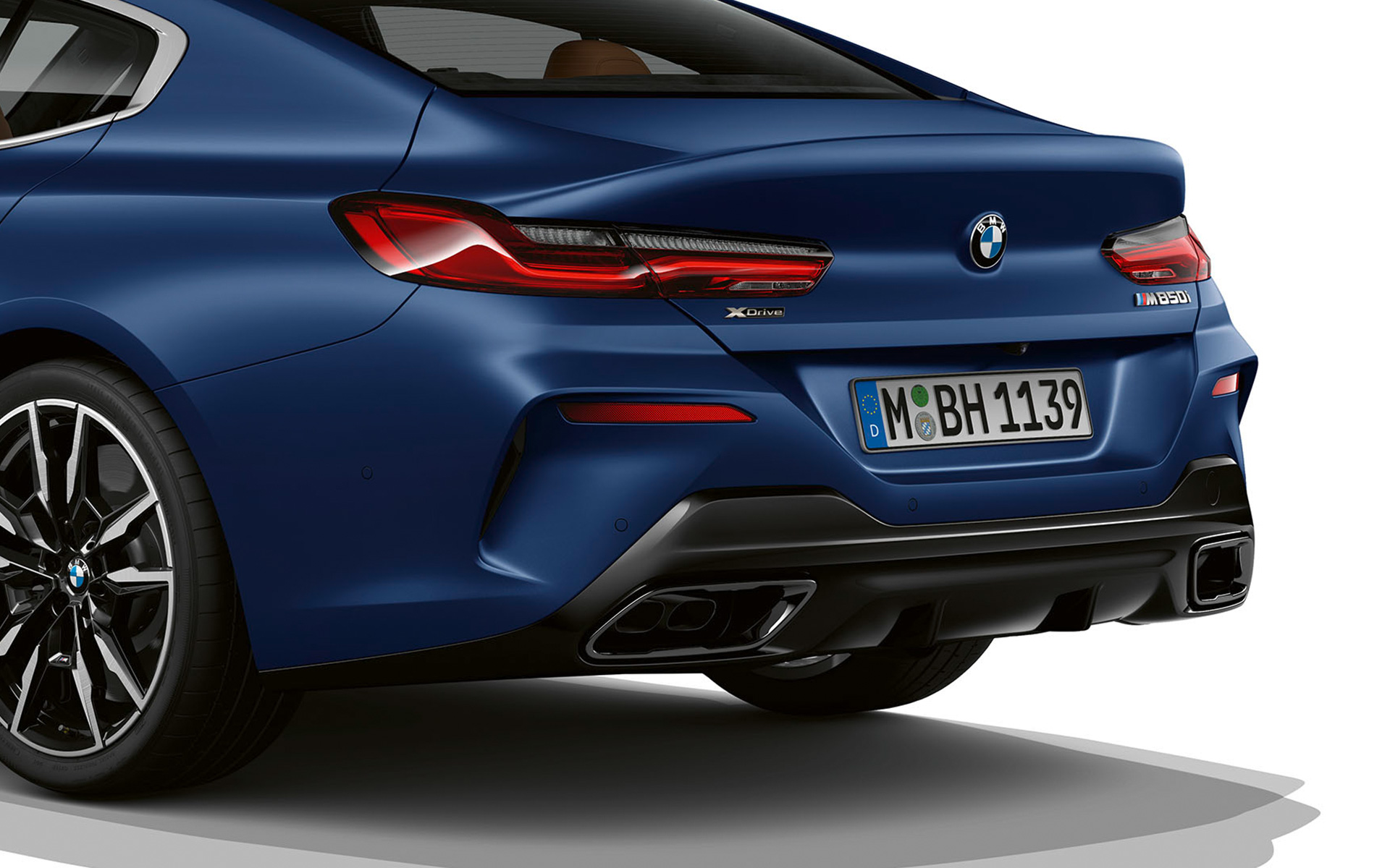 Rézsútos hátulnézet, BMW M850i xDrive Gran Coupé, G16 LCI, Facelift 2022 BMW M850i xDrive Gran Coupé, G16 LCI, Facelift 2022, a far rézsútos hátulnézetből, közelről