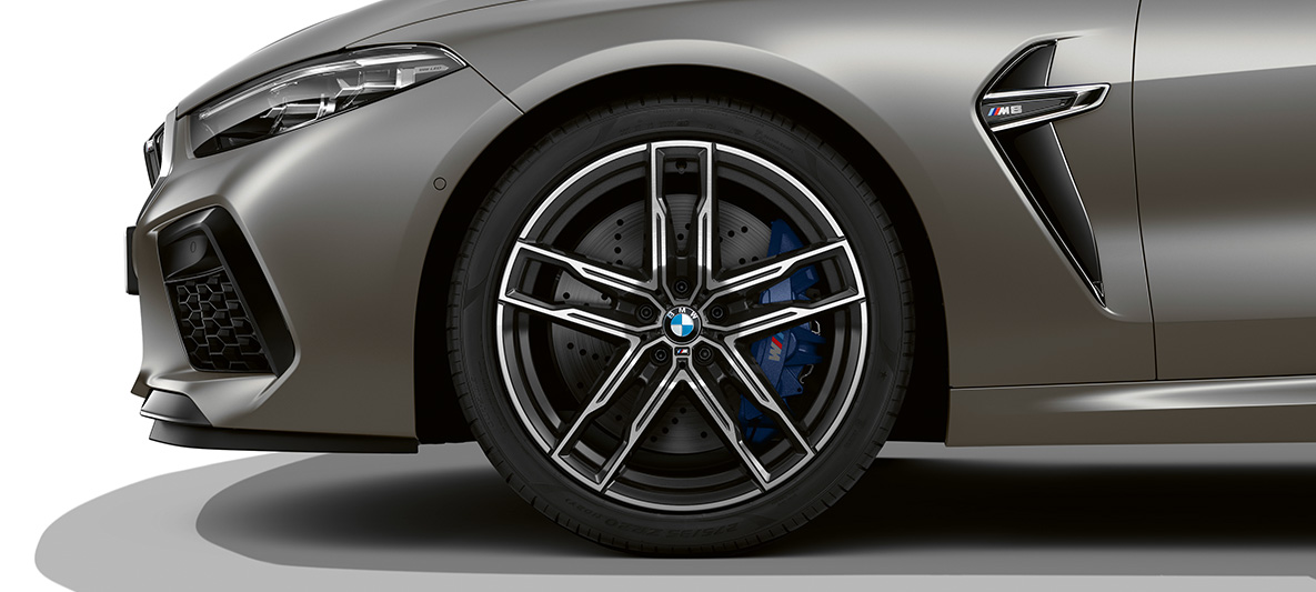 M könnyűfém keréktárcsák, BMW M8 Gran Coupé M könnyűfém keréktárcsák, BMW M8 Gran Coupé, F93, 2020, BMW Individual Frozen sötét ezüst fényezés, oldalnézet