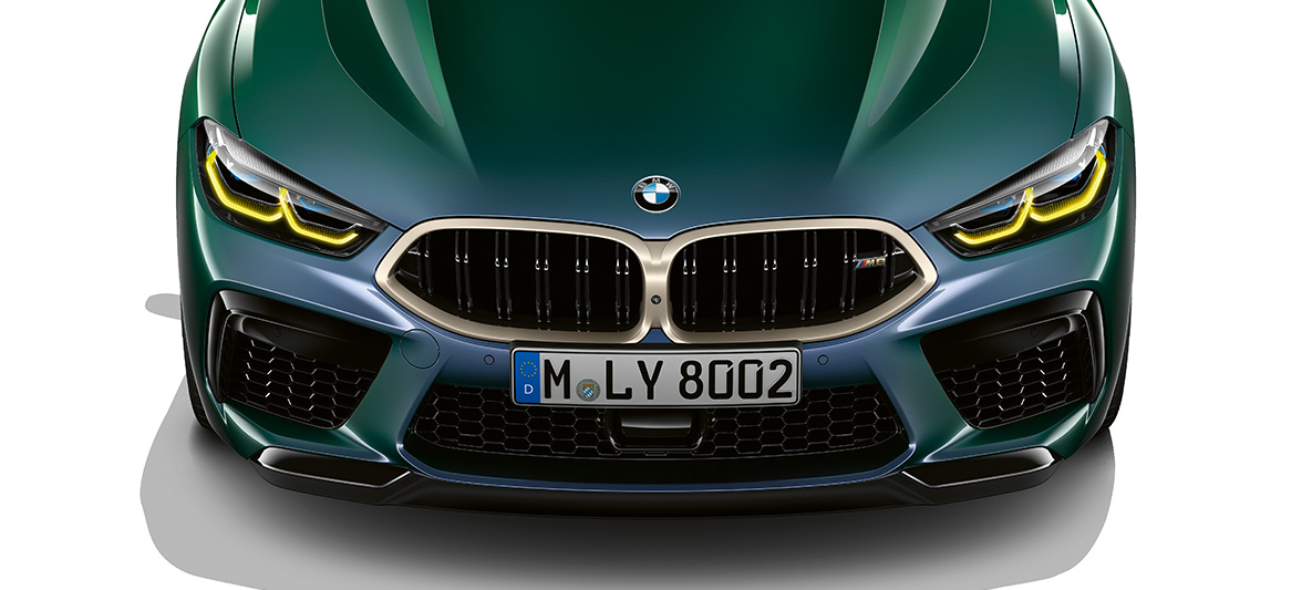 BMW M8 Gran Coupé First Edition, elölnézet BMW M8 Gran Coupé First Edition, F93, 2020, BMW Individual Aurora Diamond zöld metálfényezés, elölnézet