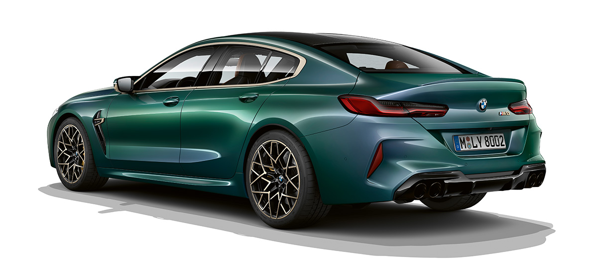 BMW M8 Gran Coupé First Edition, rézsútos hátulnézet BMW M8 Gran Coupé First Edition, F93, 2020, BMW Individual Aurora Diamond zöld metálfényezés, rézsútos hátulnézet