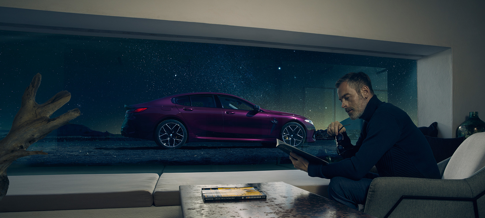 BMW M8 Competition Gran Coupé, oldalnézet egy ablakból BMW M8 Competition Gran Coupé, F93, 2020, BMW Individual Ametrin metálfényezés, oldalnézet egy ablakból