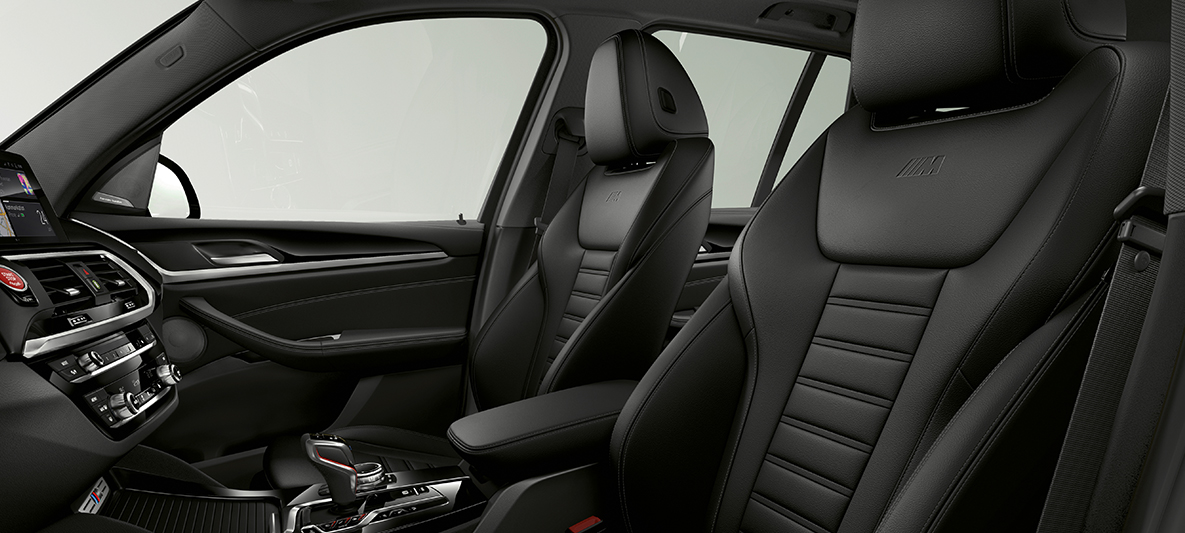 BMW X3 M, Fekete Vernasca bőrkárpitozású sportülések. BMW X3 M, belső tér, Fekete Vernasca bőrkárpitozású sportülések.