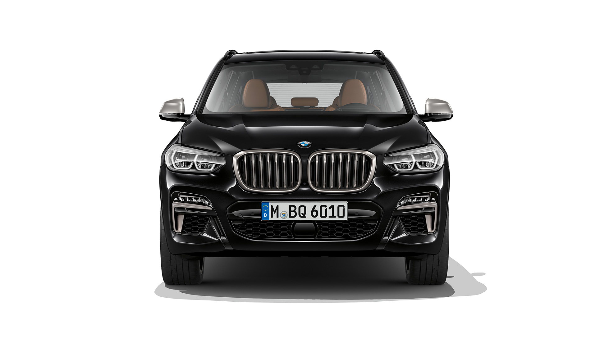 BMW X3 M40i és BMW X3 M40d, elölnézet. Zafírfekete metálfényezésű BMW X3 M40i és BMW X3 M40d, kívülről, elölnézetből.