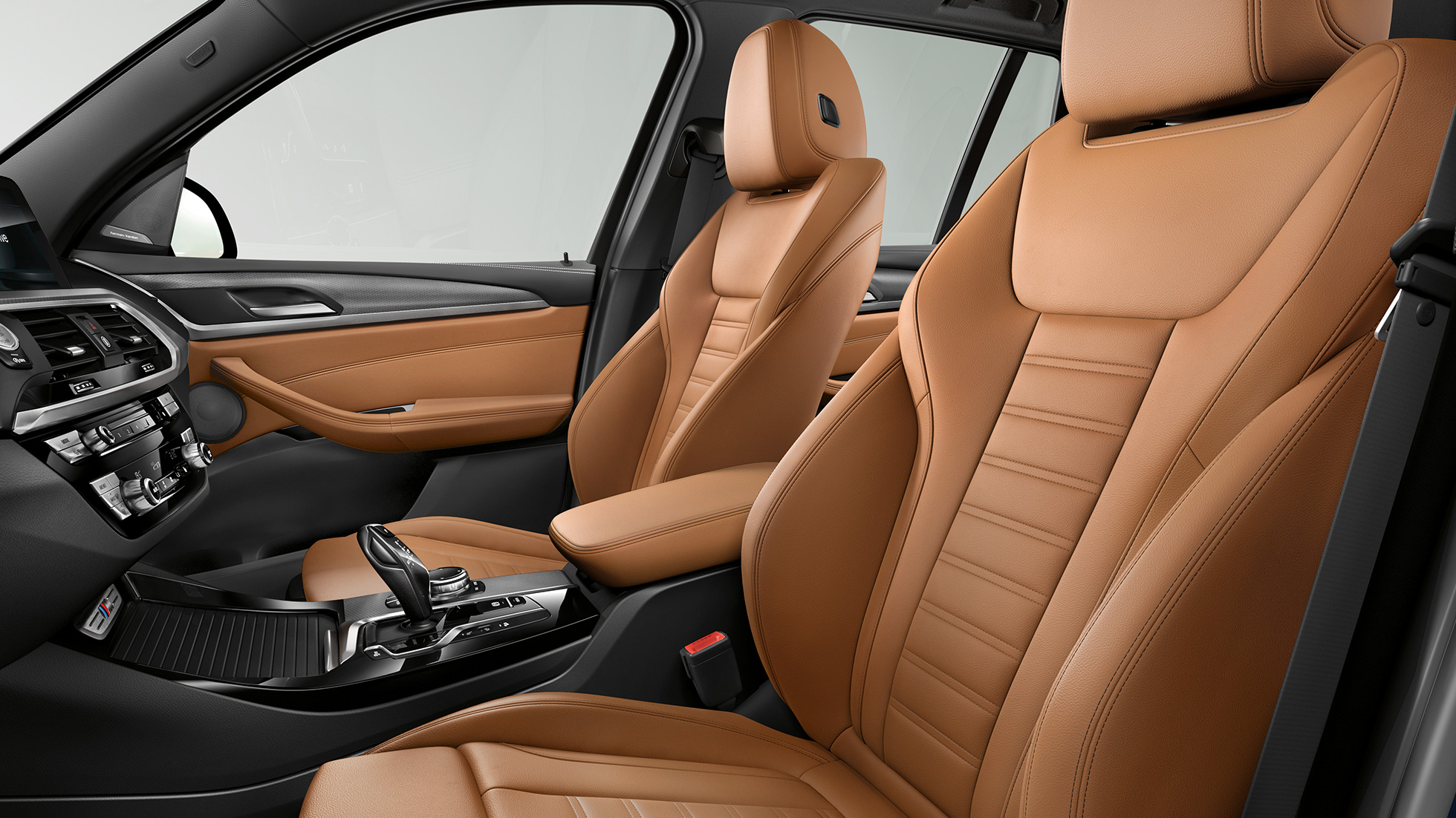 BMW X3 M40i és BMW X3 M40d, belső tér. BMW X3 M40i és BMW X3 M40d, sportos és kényelmes belső tér sportülésekkel.