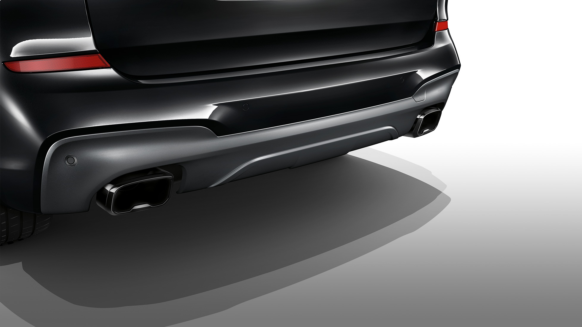 BMW X3 M40i és BMW X3 M40d, kipufogóborítások. Zafírfekete metálfényezésű BMW X3 M40i és BMW X3 M40d, kívülről, Fekete Króm borítású kipufogók.
