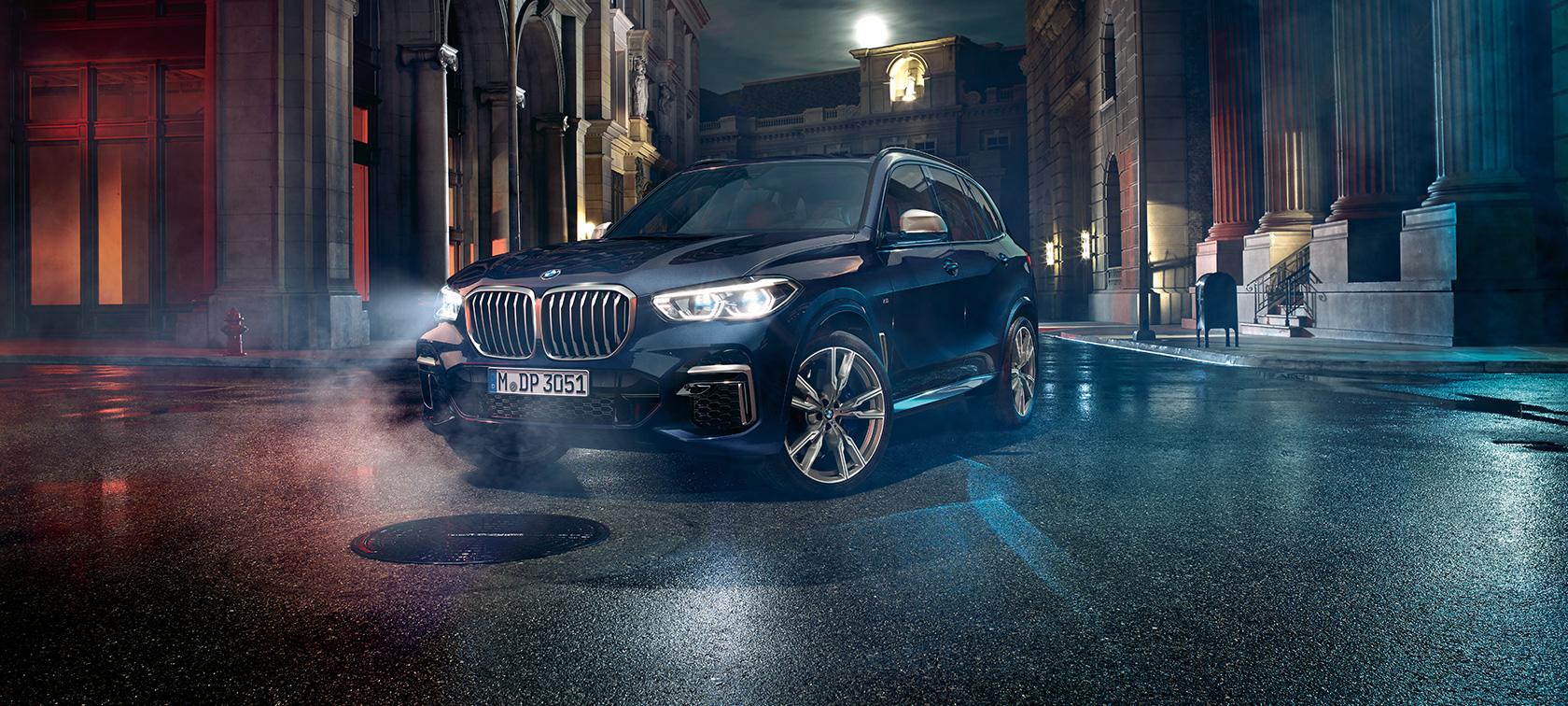 BMW X5 M50i és M50d, rézsútos elölnézet, G05 BMW X5 M50i és M50d, G05, 2018, SUV, M Karbonfekete metál, rézsútos elölnézet