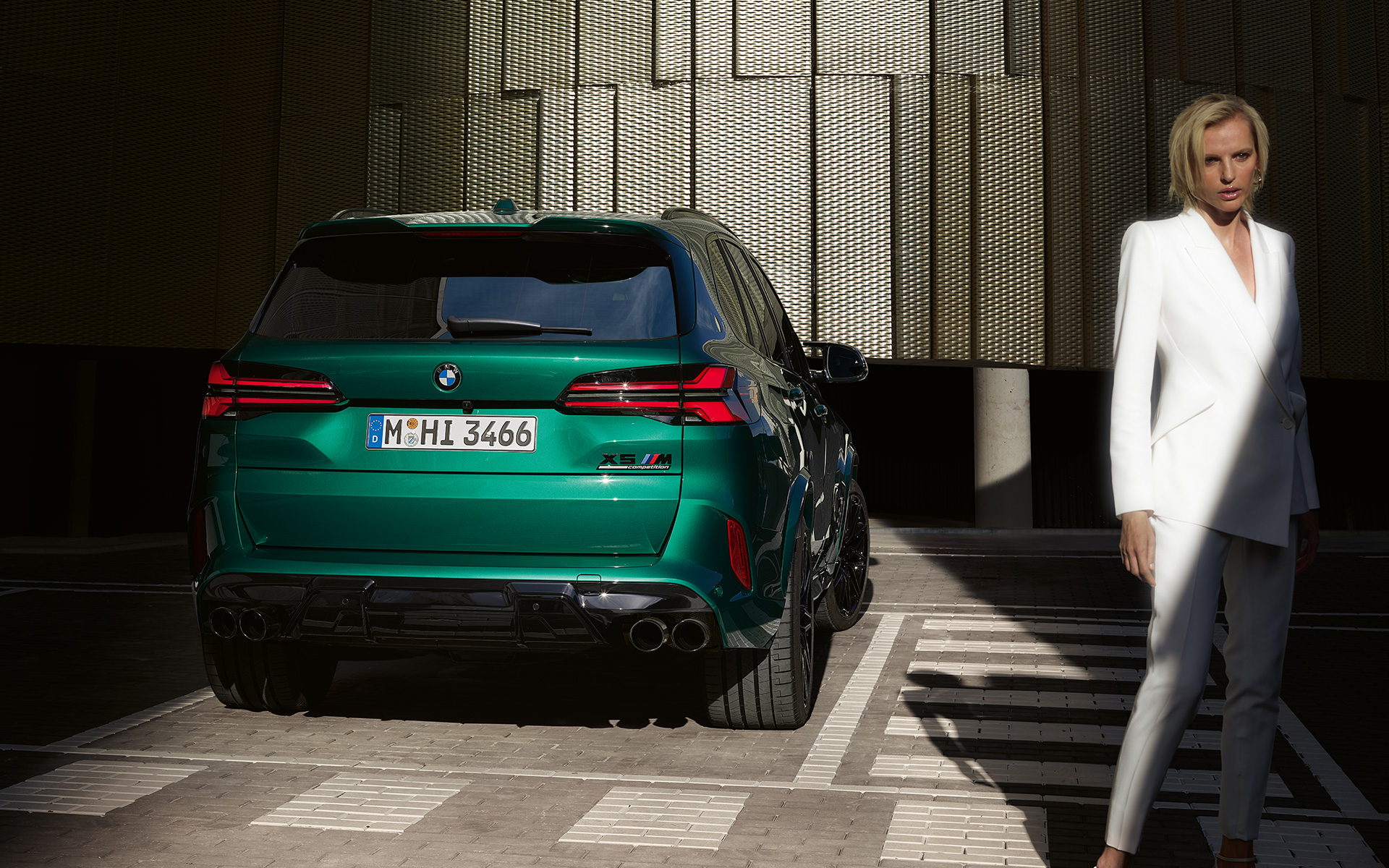 BMW X5 M Competition, F95, „X” motívummal ellátott hátsó lámpák BMW X5 M Competition, F95, 2023, „X” motívummal ellátott hátsó lámpák