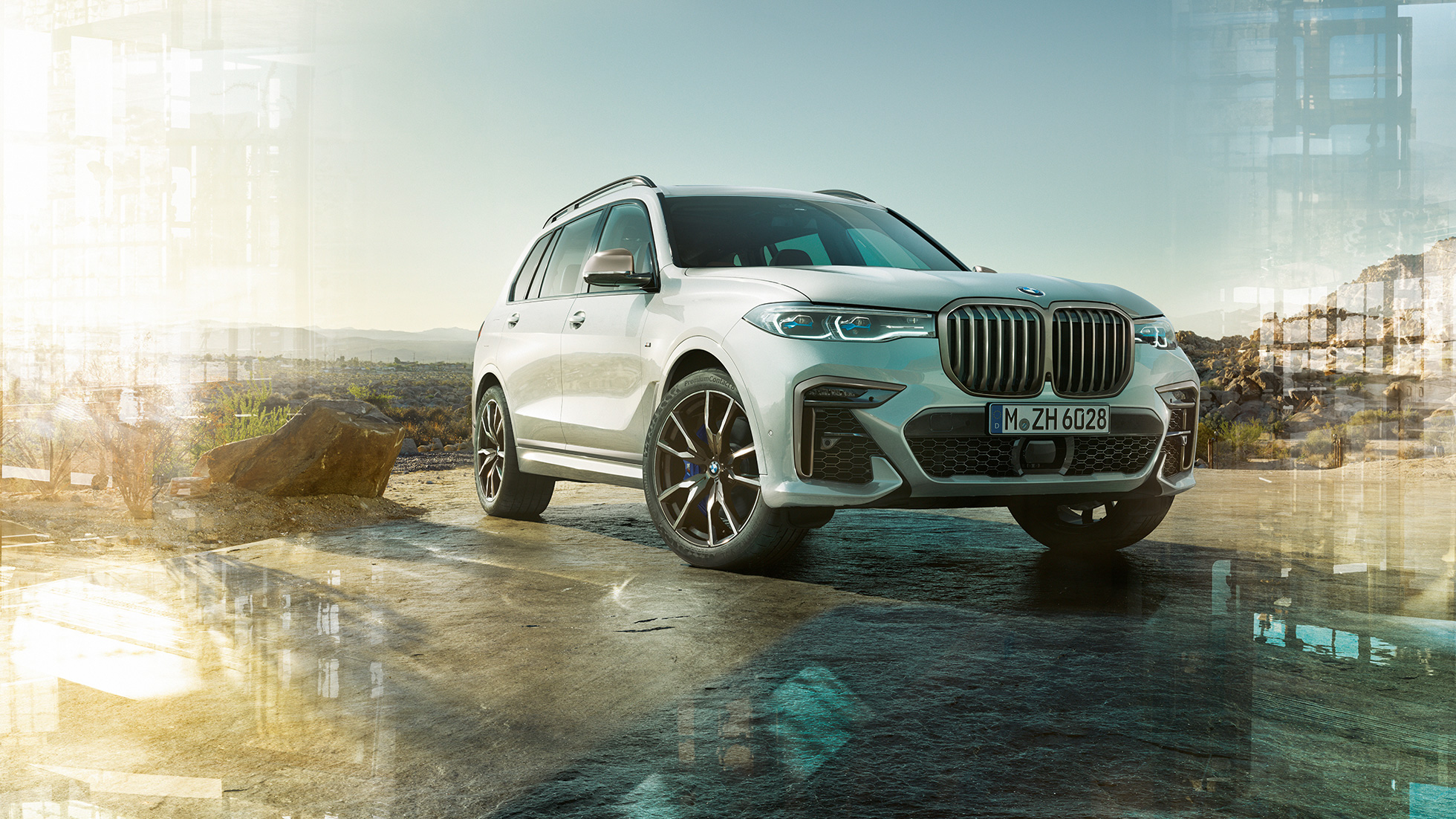 BMW X7 M, háromnegyedes elölnézet Egy álló, Kristály fehér BMW X7 M háromnegyedes elölnézetből, G07, 2019