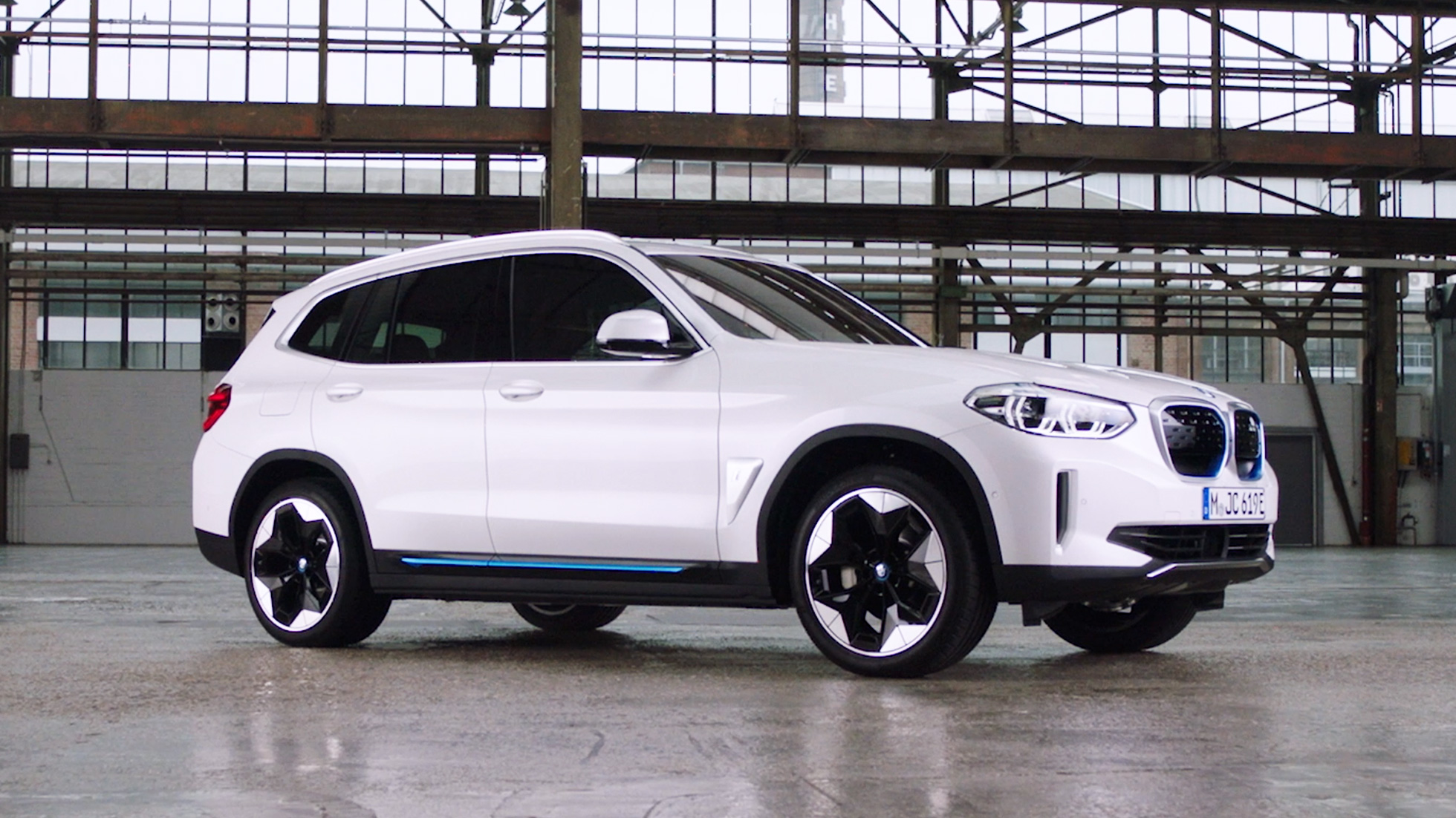 BMW iX3, G08, 2020, hálózati megoldások, videó BMW iX3, G08, 2020, Kristály fehér metál, hálózati megoldások, videó