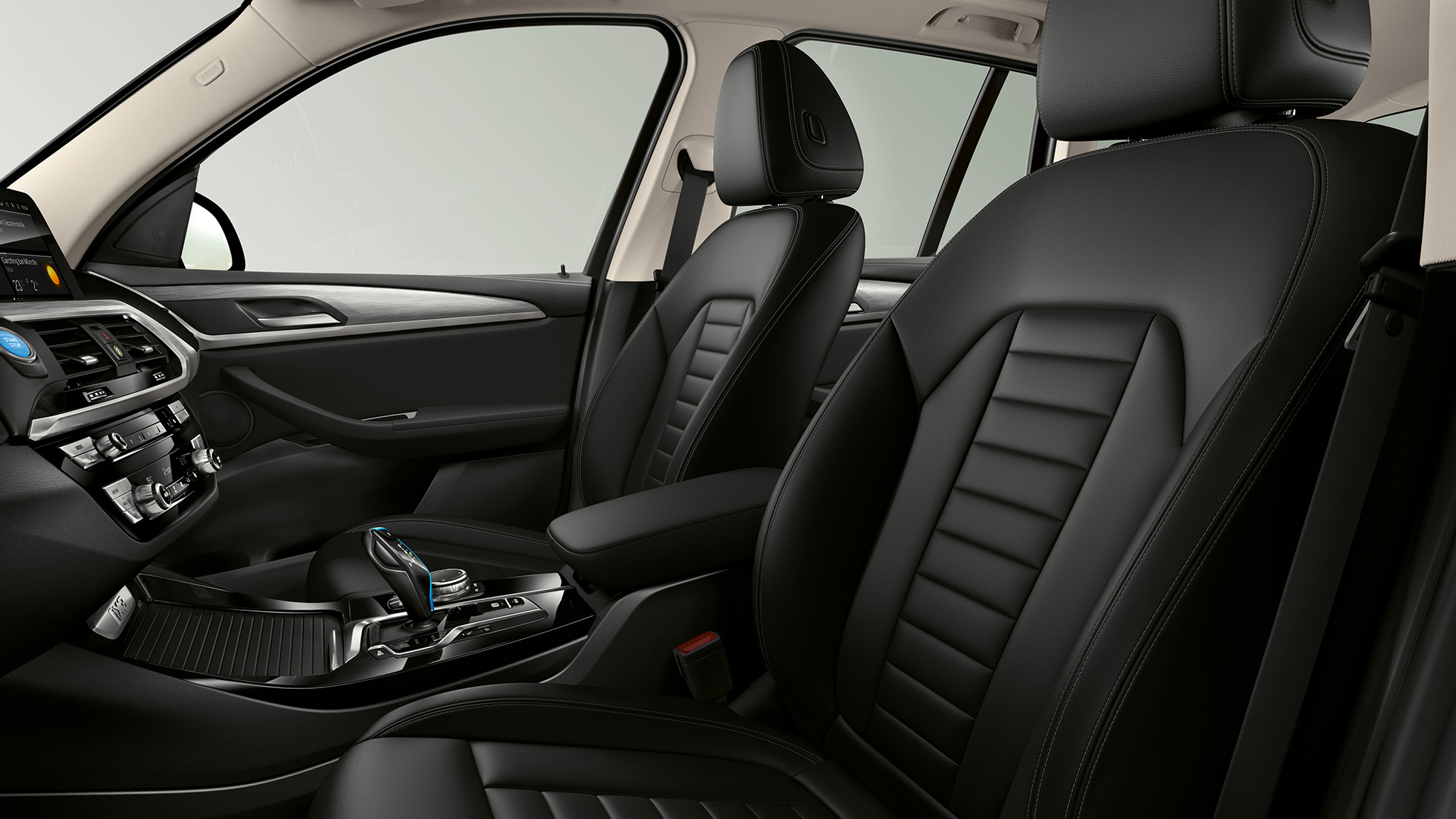 BMW iX3, G08, „Inspiring” modell, Mokka színű Vernasca bőrkárpittal borított sportülések BMW iX3, G08, 2020, „Inspiring” modell, sportülések a vezető és az első utas számára Mokka színű Vernasca bőrkárpittal, belső tér